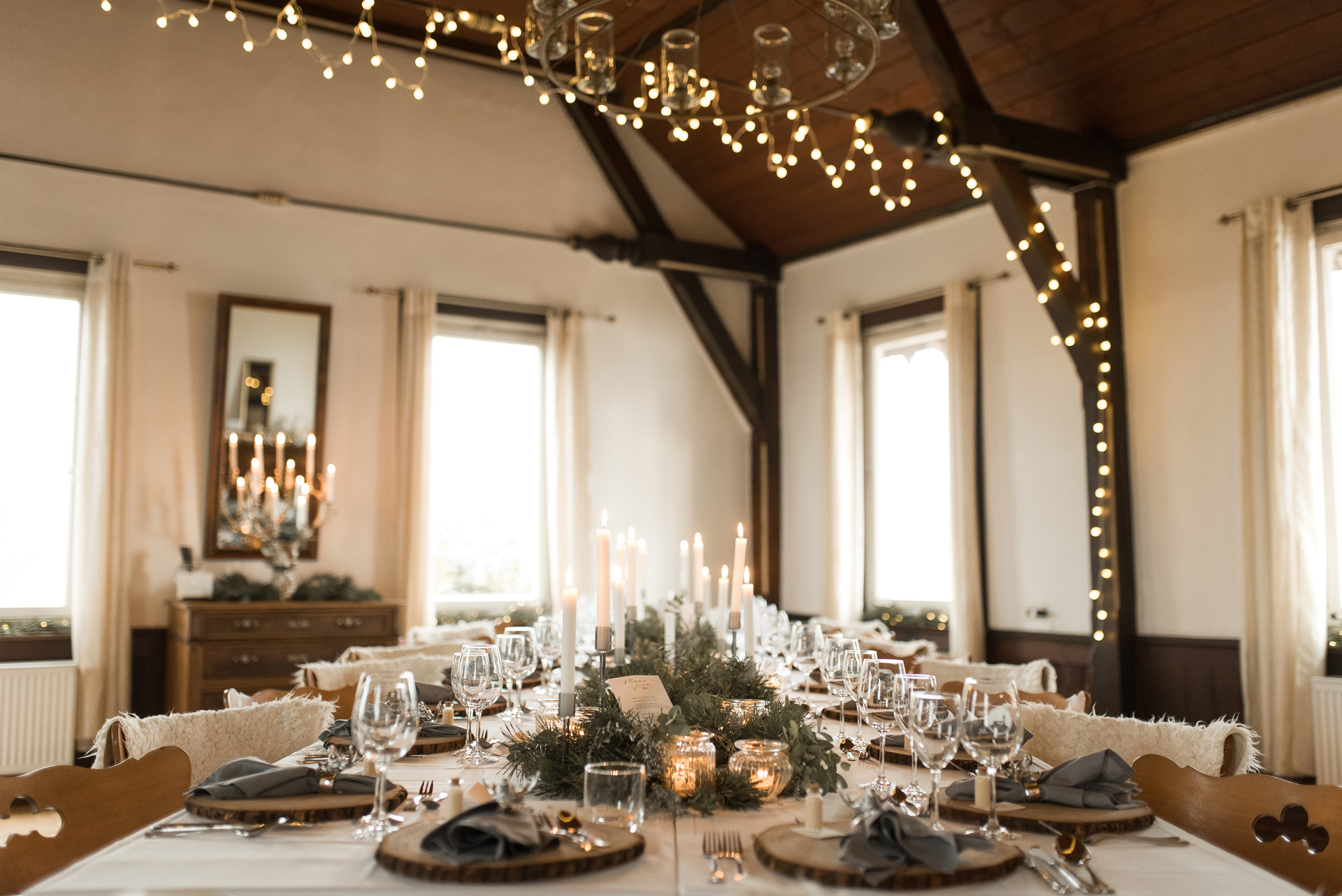 Winterlich eingedeckte Hochzeitstafel